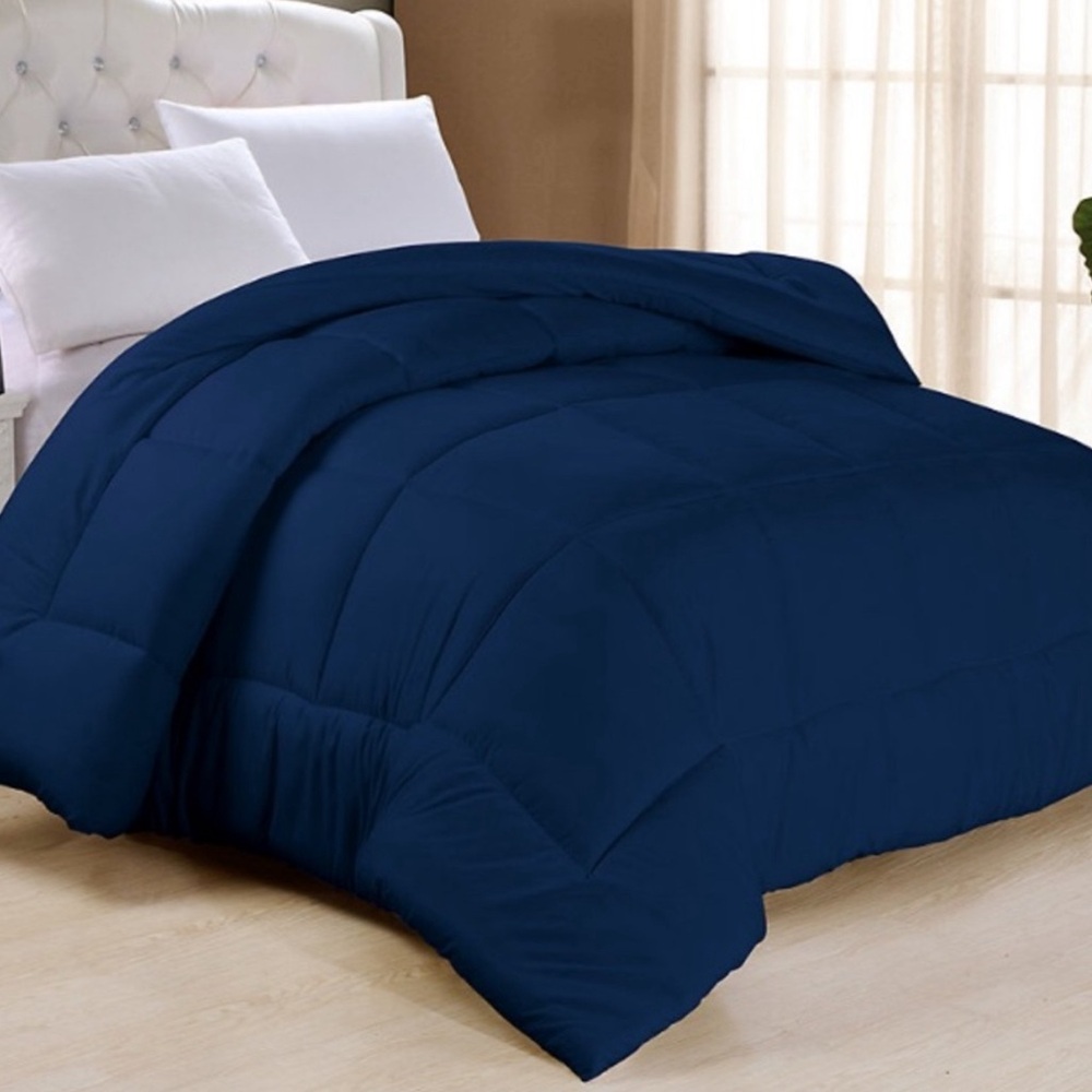 NWT Swift Home All Season Classic Light Warmth Down Alternative Comforter Navy